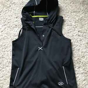 Under Armor loose pull over golf hooded sleeveless sweatshirt